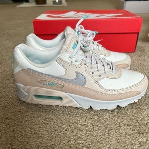 Nike Air Max 90 Sneakers